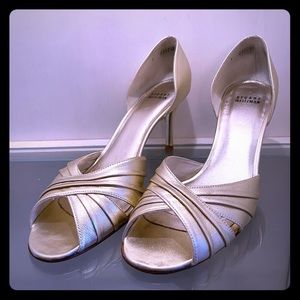 Stuart Weitzman Gold Heels Sz 10
